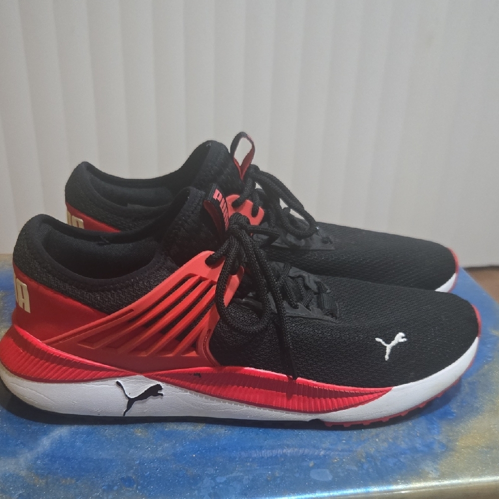 Puma Men's Black and Red Athletic Shoes